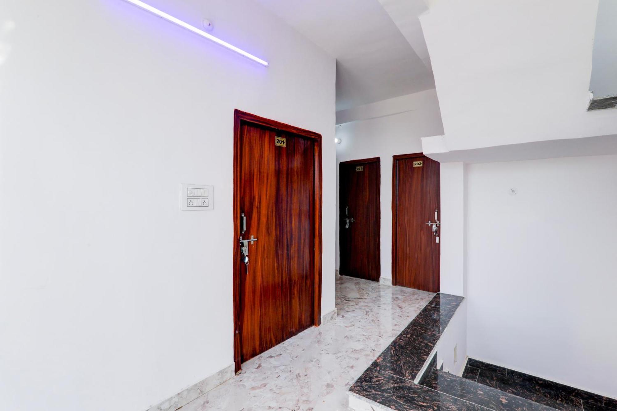 Hotel O Rn Chinhat Kültér fotó