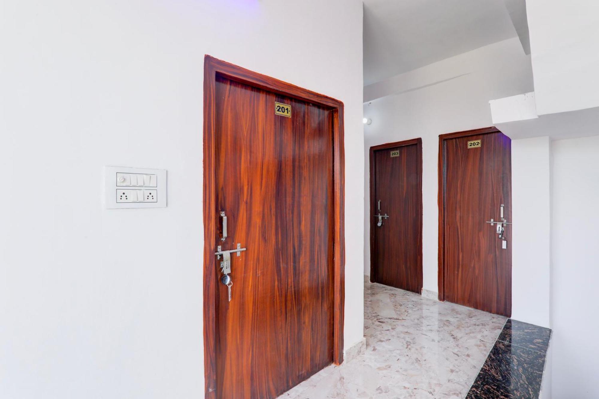 Hotel O Rn Chinhat Kültér fotó